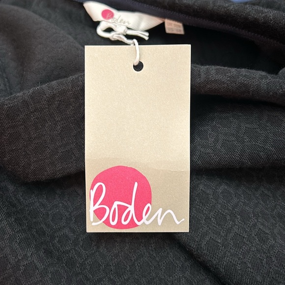 Boden quarter length sleeve top. Black in color. size 6R NWT - Picture 5 of 7